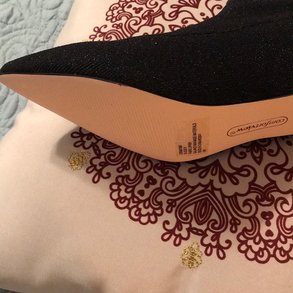 New Comfortview black fabric short bootie. Size 9W - Picture 3 of 3